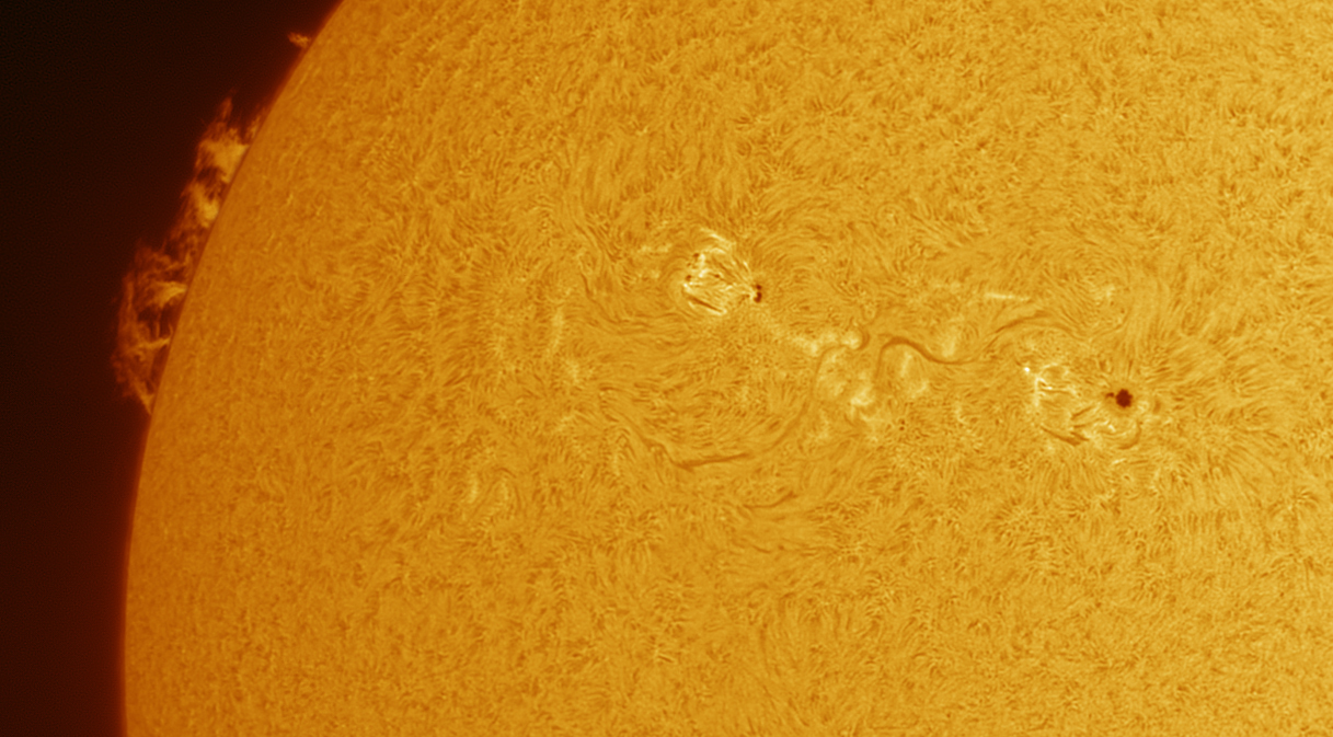 Sunspot 1513 with prominence 01/07/2012